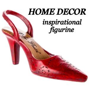 HOME DECOR “Walk By Faith” inspirational figurine Shoe size 6x2  NWT👠